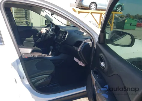 2017 Jeep Cherokee Latitude 4X4 from USA, damaged, VIN 1C4PJMCS2HD240204